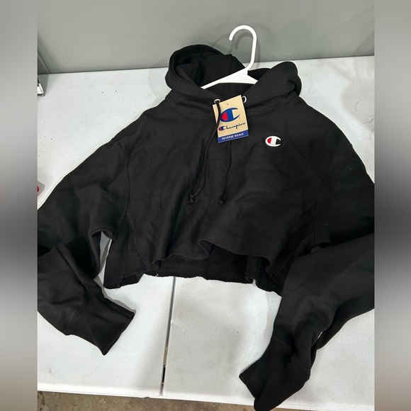 Cropped Champion Black Reverse Weave Hoodie NWT - Picture 1 of 5